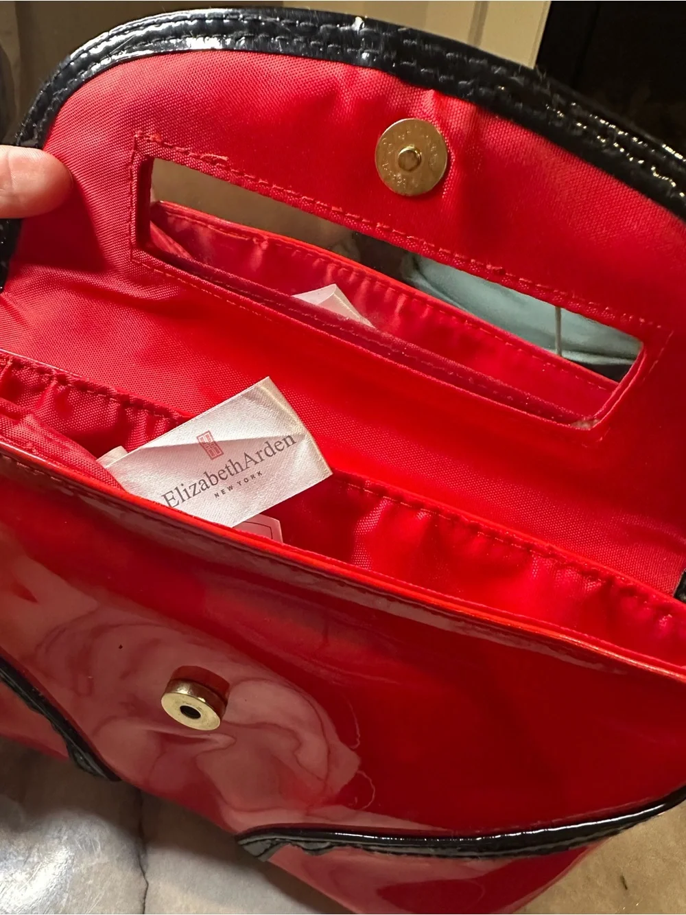 Elizabeth Arden make up, lotion and red bag bundle
